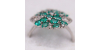 Bague en or blanc, sertie d'émeraudes et agrémentée de diamants