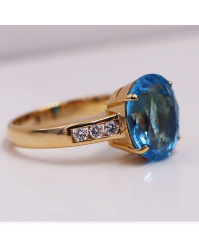 Bague Topaze Diamants agrémentée de six diamants scintillants