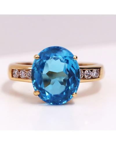 Bague Topaze Diamants agrémentée de six diamants scintillants