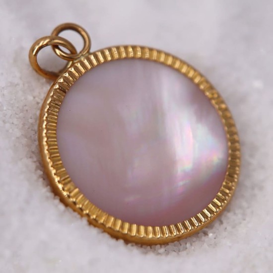 Pendentif Disque Lapidé Nacre Rose pour Femme