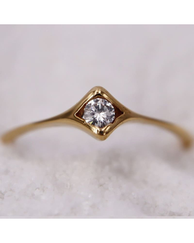 Bague Solitaire en Or Jaune avec un Diamant rond pour Femme