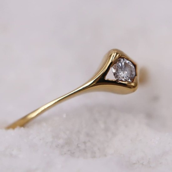 Bague Solitaire en Or Jaune avec un Diamant rond pour Femme