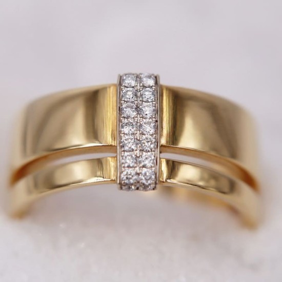 Bague en Or Jaune agrémentée d'une ligne de diamants au centre