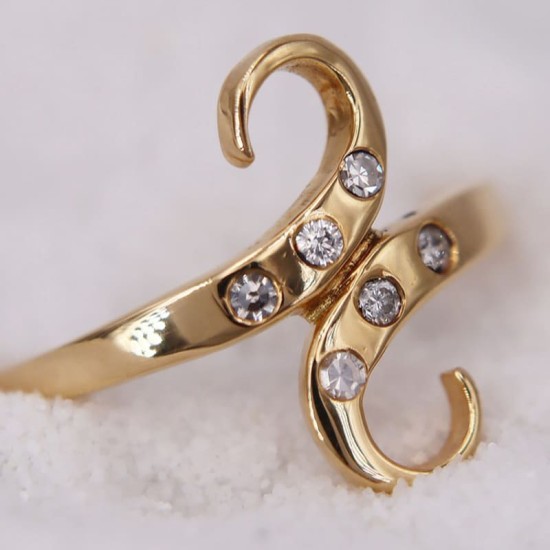 Bague en Or Jaune en forme de S ou de serpent ornée d'un diamant