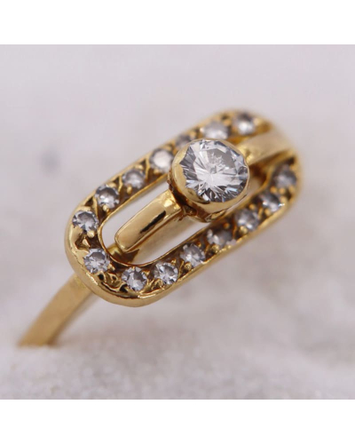 Bague en Or Jaune ornée de diamants avec un diamant central