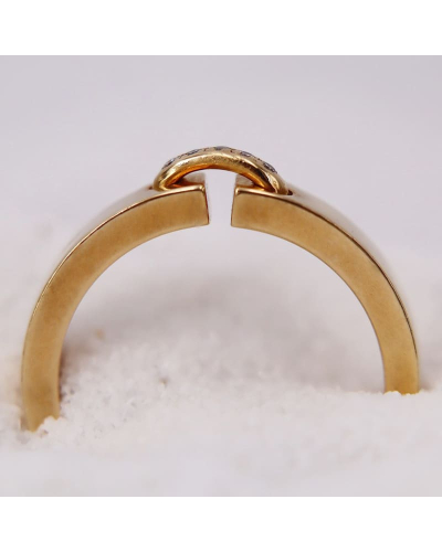 Bague en Or Jaune légèrement ouverte et sertie de diamants