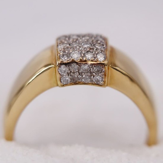 Bague en Or Jaune ornée d'un pavage de diamants pour Femme