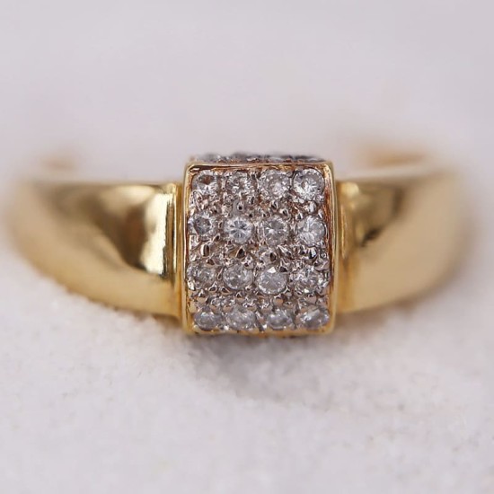 Bague en Or Jaune ornée d'un pavage de diamants pour Femme