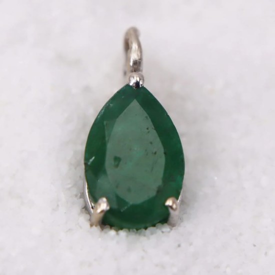 Pendentif en Or Blanc avec une Émeraude en forme de poire