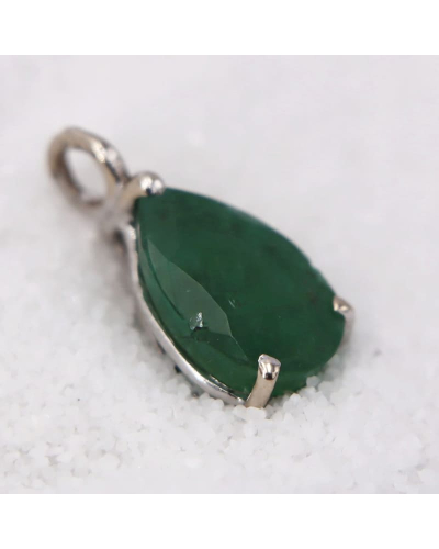 Pendentif en Or Blanc avec une Émeraude en forme de poire