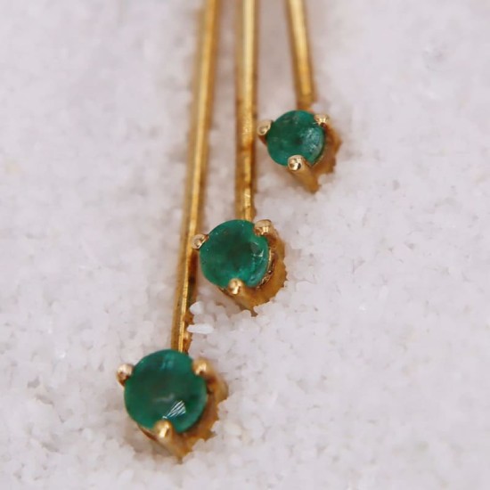 Pendentif en Or Jaune avec un diamant sublimé par trois émeraudes