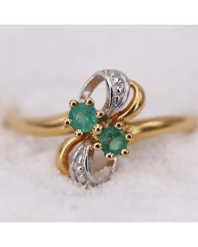 Bague en Or Jaune agrémentée de deux Émeraudes pour Femme