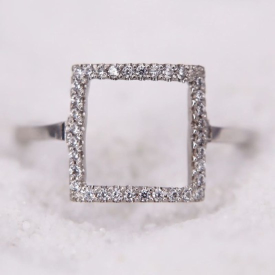 Bague Carrée en Or Blanc sertie d'Oxydes pour Femme