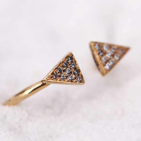 Bague Ouverte en Or Jaune ornée de petits triangles sertis d'oxydes