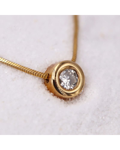 Collier en Or Jaune 18 carats avec pendentif diamant serti clos