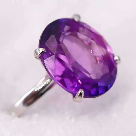 Bague Améthyste - Solitaire en Or Blanc avec une Améthyste pour Femme