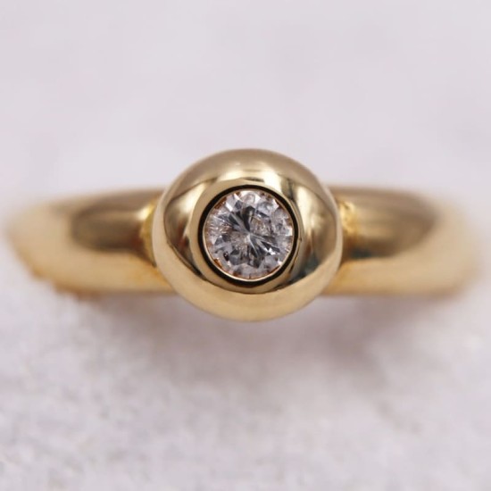 Bague - Solitaire avec un diamant serti clos pour Femme