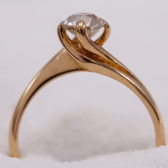 Bague - Solitaire en Or Jaune avec un Diamant pour Femme