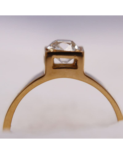 Bague Diana - Solitaire en Or Jaune avec un Diamant Coussin pour Femme