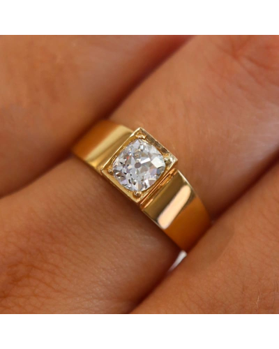 Bague Diana - Solitaire en Or Jaune avec un Diamant Coussin pour Femme