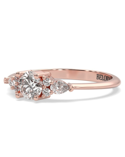 Bague Solitaire en or rose Accompagné de Diamants