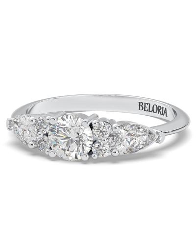Bague Solitaire en or blanc Accompagné de Diamants