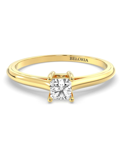 Bague solitaire en or jaune avec diamant princesse