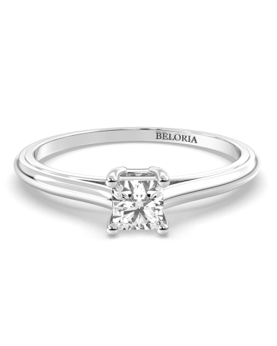 Bague solitaire en or blanc avec diamant princesse