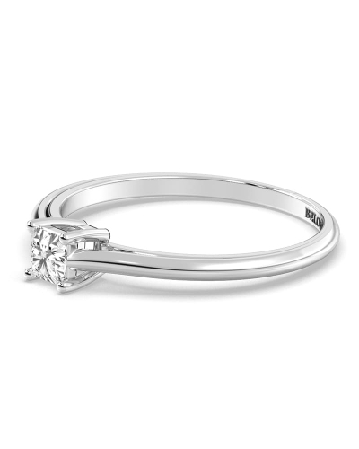 Bague solitaire en or blanc avec diamant princesse