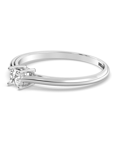 Bague solitaire en or blanc avec diamant princesse