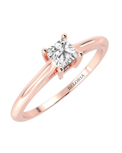 Bague solitaire en or rose avec diamant princesse