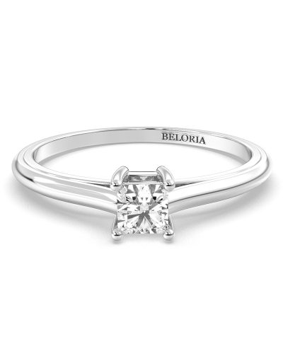Bague solitaire en or blanc avec diamant princesse