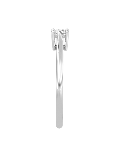 Bague solitaire en or blanc avec diamant princesse