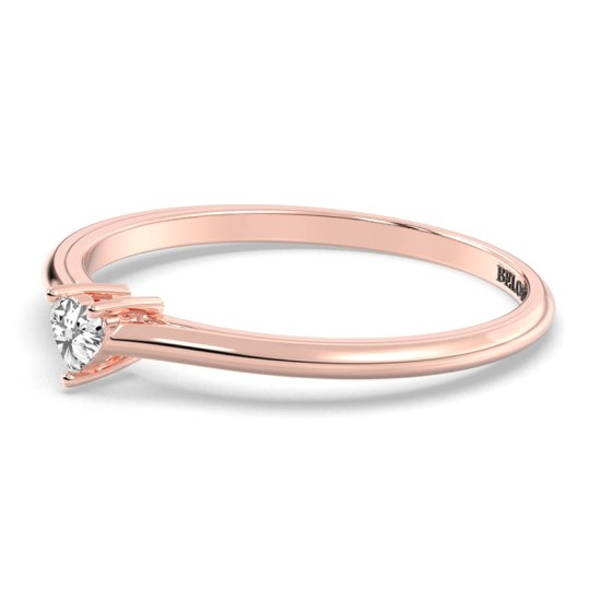 Bague solitaire en or rose avec diamant princesse