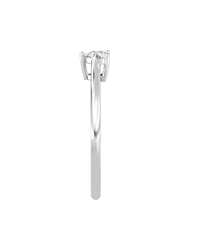 Bague solitaire en or blanc avec diamant princesse