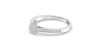Solitaire coussin accompagné en or blanc 18k et diamants