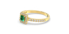 Bague Solitaire en Or jaune avec Emeraude princesse et son Halo Accompagné Diamant