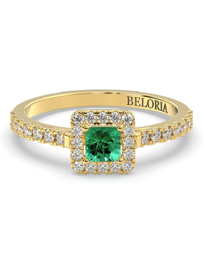 Bague Solitaire en Or jaune avec Emeraude princesse et son Halo Accompagné Diamant