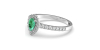bague Solitaire en Or blanc émeraude  poire et son halo  Accompagné Diamants