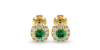 Boucles d'oreilles en or jaune 18K émeraude coussin et halo de diamants