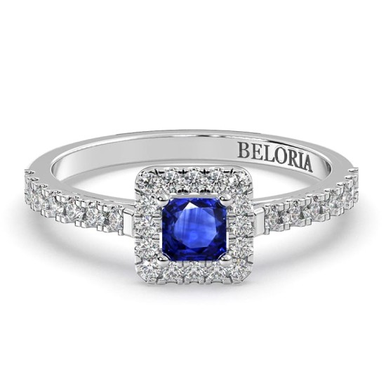 Bague Solitaire en Or blanc avec Saphir princesse et son Halo Accompagné Diamant