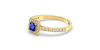 Bague Solitaire en Or jaune avec Saphir princesse et son Halo Accompagné Diamant