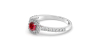 Bague en or blanc 18 carats, rubis coussin et son halo de diamants