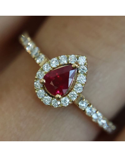bague Solitaire en Or rose rubis poire et son halo  Accompagné Diamants