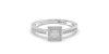 Solitaire illusions princesse halo accompagné en or blanc 18k et diamants