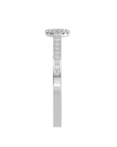 Solitaire coussin accompagné en or blanc 18k et diamants
