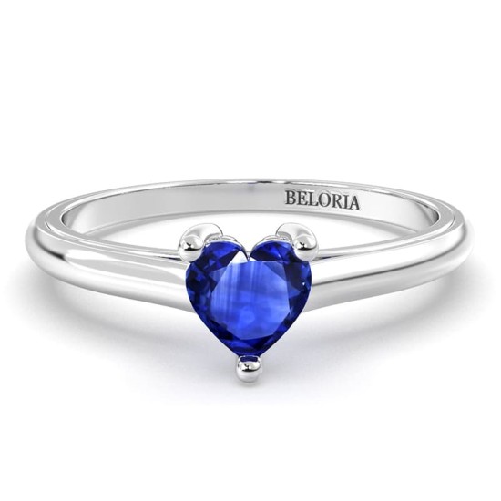 Bague solitaire en or blanc avec saphir coeur