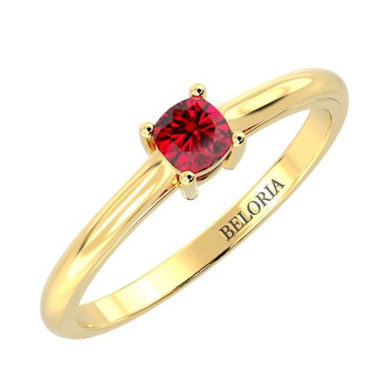 Bague solitaire en or jaune avec rubis coussin