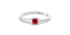 Bague solitaire en or blanc avec rubis coussin
