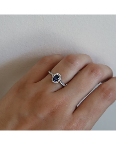 Bague or blanc 18 carats saphir ovale et diamants